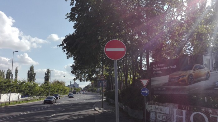 Minden autós szabályt szeg a Váci úton, és nem is tudnak róla 1