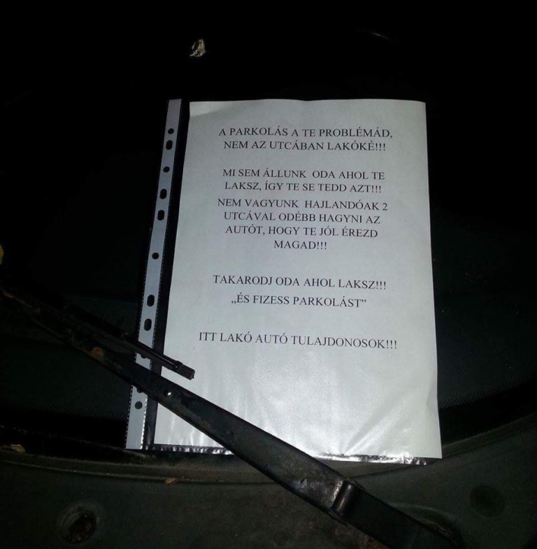 Ideges üzenet landolt egy pesti autós szélvédőjén 1