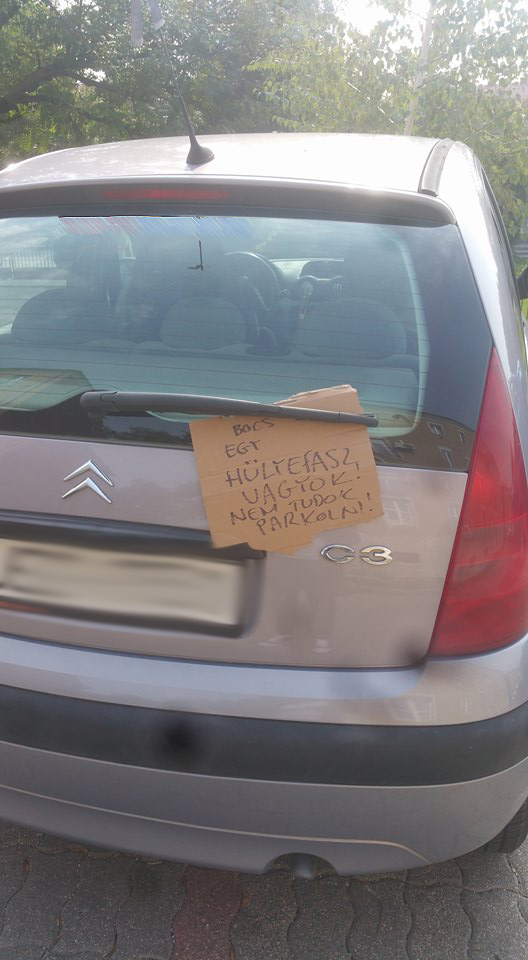 Trágár, de őszinte üzenetet hagyott saját szélvédőjén egy várpalotai autós 1
