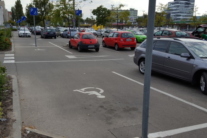 Több parkolóhelyet szeretnének a mozgássérültek 3