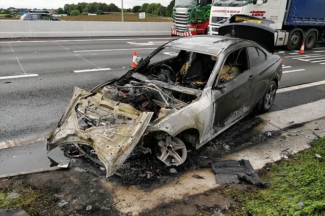 Vásárlás után borult lángba a BMW 1