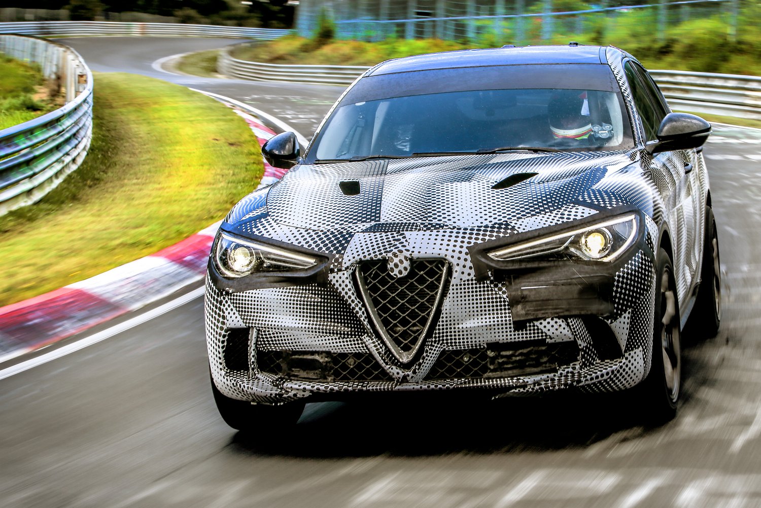 Az Alfa Stelvio a világ legsportosabb szabadidőjárműve 7