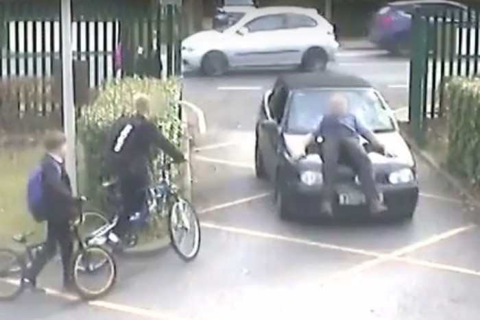 Tanárt gázolt az őrjöngő szülő 5