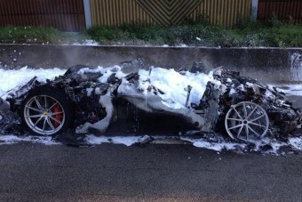 Porrá égett egy rettentő ritka Ferrari