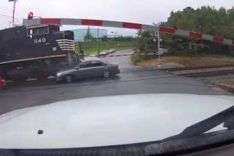 Hát, mi történt ennél a vasúti átkelőnél?