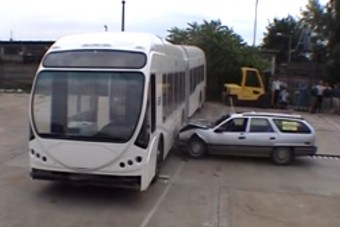 Így törik az amerikai magyar busz