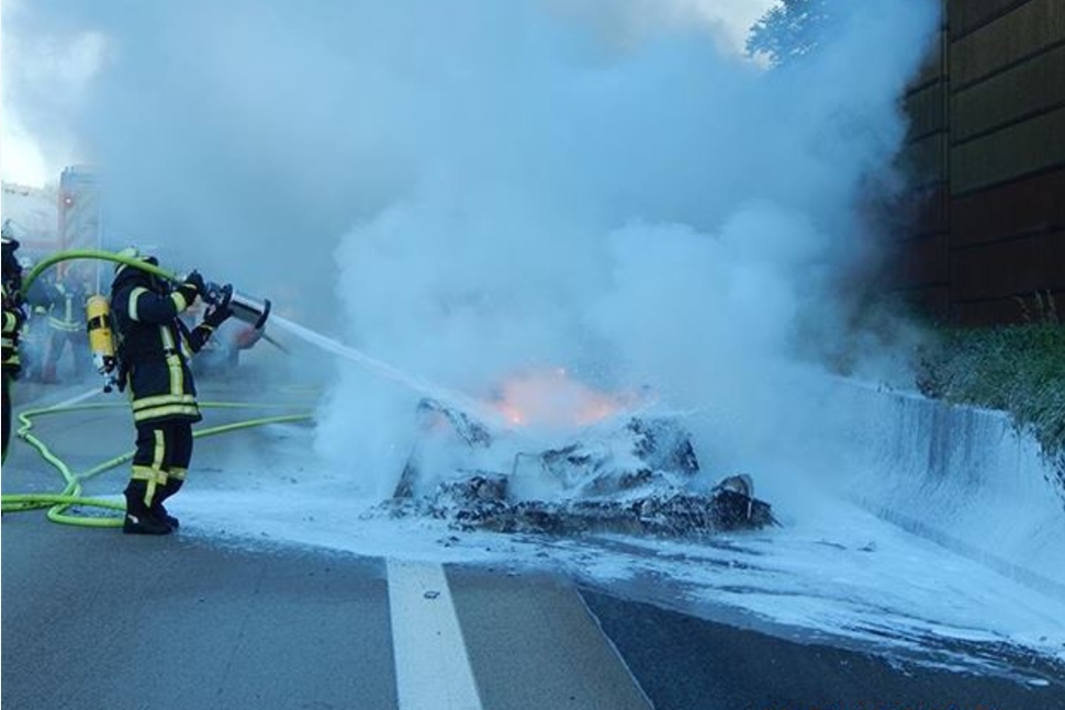 Porrá égett egy rettentő ritka Ferrari 1