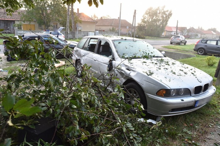 Részeg alfás nő zúzta le a BMW-t Rábahídvégen 6