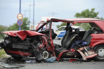 Fotók a gyorsforgalmin rommá tört autókról