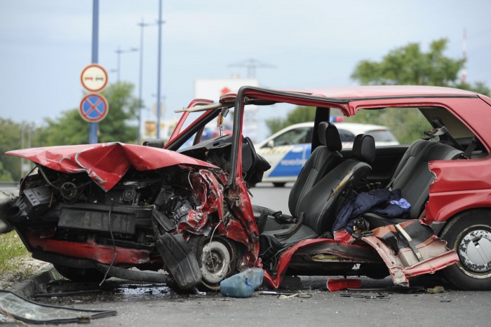 Fotók a gyorsforgalmin rommá tört autókról