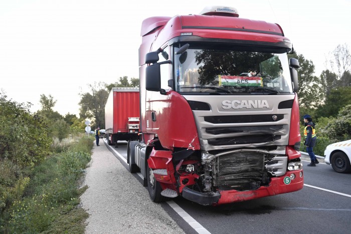 Két halálos áldozat a 81-esen, fotókon a baleset 2