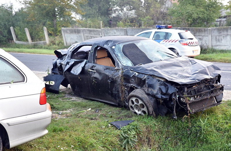 Részeg alfás nő zúzta le a BMW-t Rábahídvégen 1