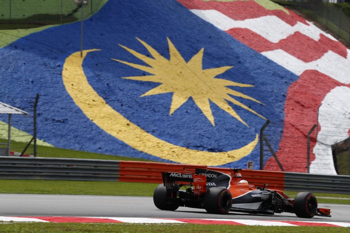 Alonso: Nem bírok majd Vettellel