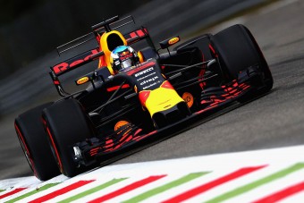 F1: Mindkét Red Bull-pilótát hátrasorolják
