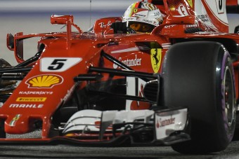 F1: Vettel a falról pattant a pole-ra