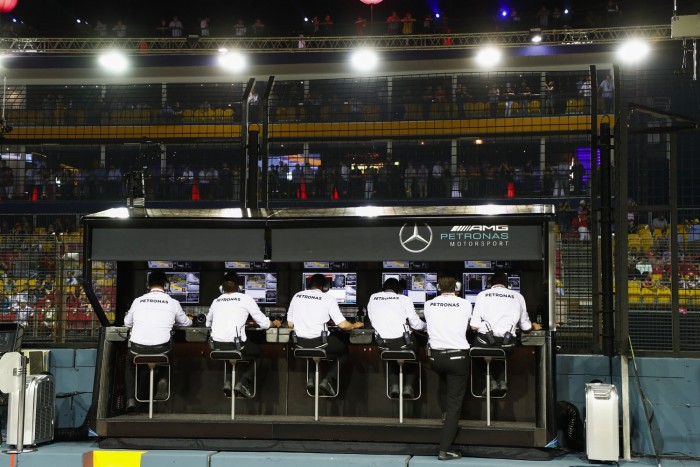 F1: Vettel a falról pattant a pole-ra 2