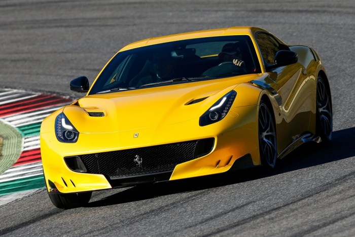 Porrá égett egy rettentő ritka Ferrari 5 | Vezess Porrá égett egy rettentő ritka Ferrari 5