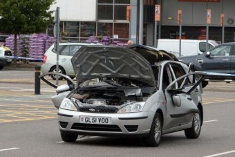 Illatosítótól robbant fel egy autó