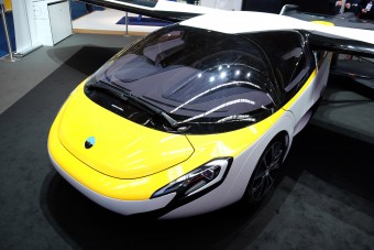 Itt a repülő autó. De tényleg! Állítólag.