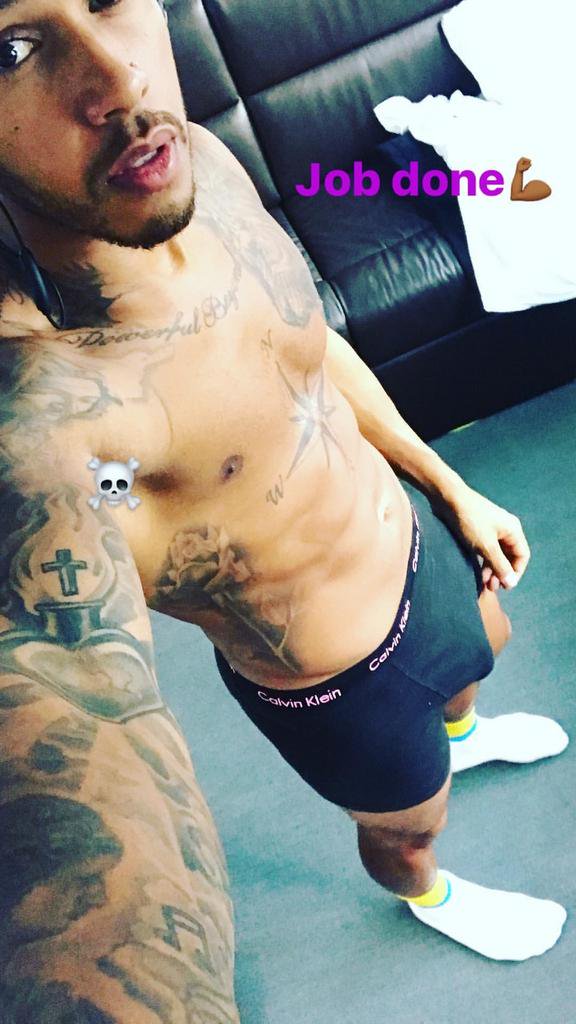 F1: Hamilton verset írt, meztelenkedett- fotó 1