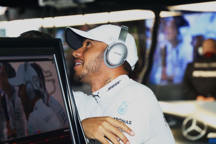 Ezért röhög Hamiltonon a fél internet