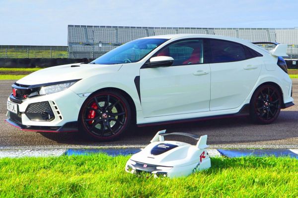 A Honda megcsinálta a Type R fűnyírót 2 | Vezess A Honda megcsinálta a Type R fűnyírót 2