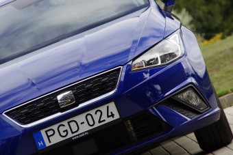 Kezes, fürge, szép és tágas kisautó, drága extrákkal