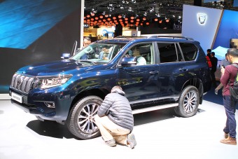 Az új Überterepjáró Frankfurtban, von Japan, natürlich