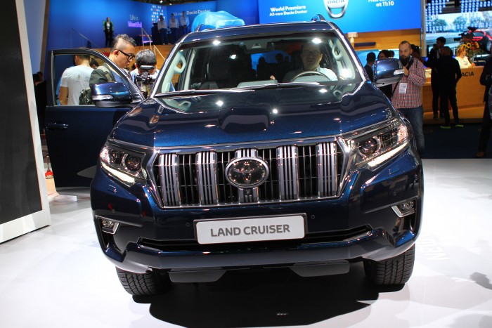 Az új Überterepjáró Frankfurtban, von Japan, natürlich 5