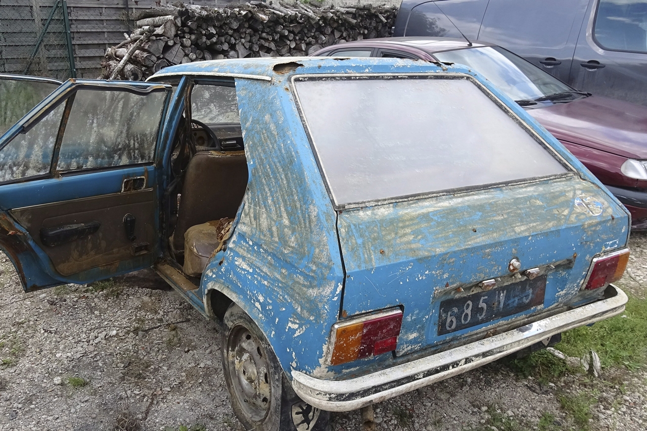 40 év után került elő a lopott Peugeot 4