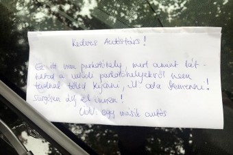 Eszetlen parkolásért járt a cetli Győrben