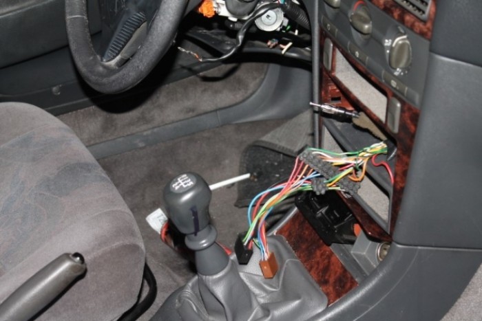 Nyolc autót tört fel a 14 éves pesti fiú