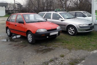 Leharcolt külföldi kocsikkal járnak a magyarok