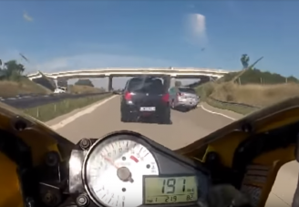 Isteni szerencse mentette meg a motorost