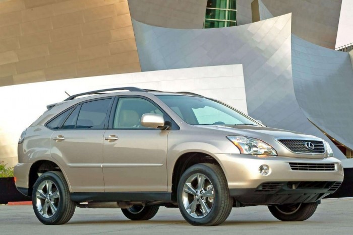 Amióta létezik Lexus, csak azt vesz ez a magyar férfi 7