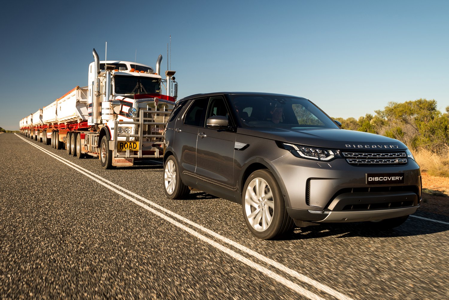 110 tonnát vontatott egy Land Rover 6