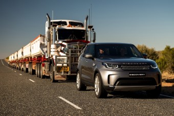 110 tonnát vontatott egy Land Rover