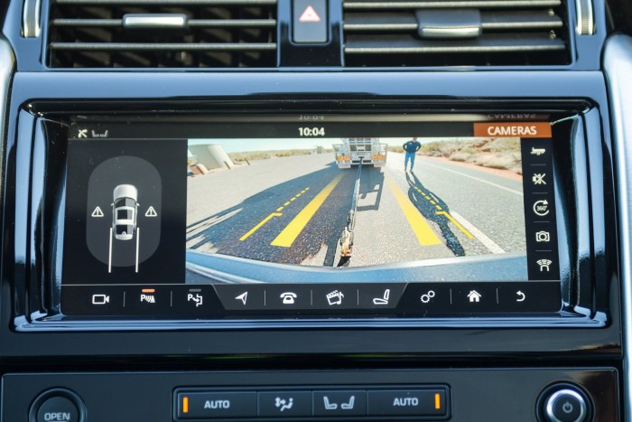 110 tonnát vontatott egy Land Rover 6