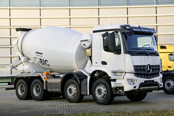 Kieshet a Mercedesből az üzemanyagtartály 10 | Vezess Kieshet a Mercedesből az üzemanyagtartály 10