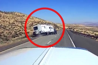 Hajmeresztő balesetet szenvedett ez a lakókocsis