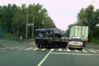 Még a lánctalpast is keresztbe rakják az oroszok