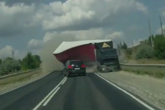 Ilyen súlyos balesetet okozhat egy előzés