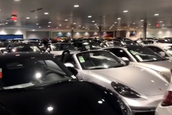 Így védik a luxusautókat a hurrikán elől