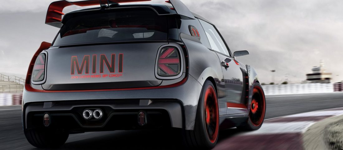 Utcai versenyautó-rémálom Miniből