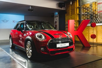 Magyar színházba jár a MINI