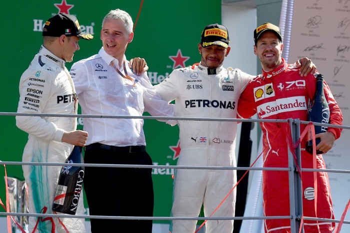 Hamilton: a Mercedes jobb, mint a Ferrari!