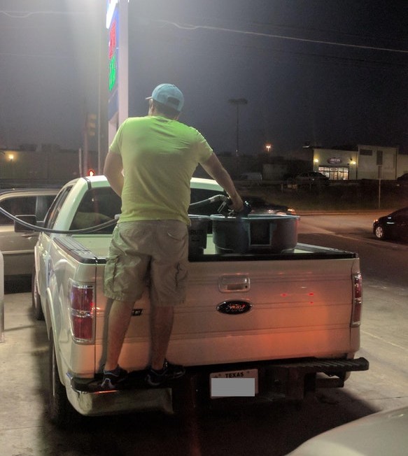 A pánik szülte emberi hülyeséget fotózták egy texasi benzinkúton 1 | Vezess A pánik szülte emberi hülyeséget fotózták egy texasi benzinkúton 1