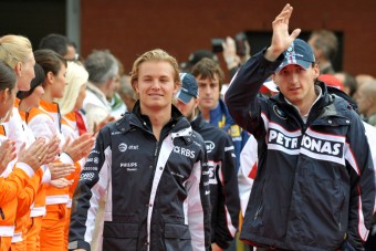 F1: Rosberg felkarolta Kubicát