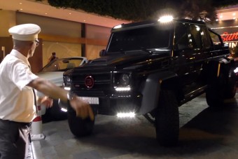 Túl nagy volt a Merci behemótja, nem parkolhat bárhol