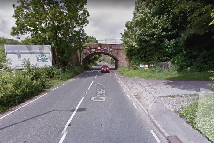 Kioldotta utasa biztonsági övét, úgy ütközött 1